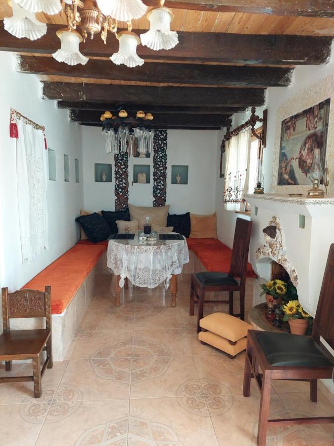 Lakena Traditional House Menetai Luaran gambar